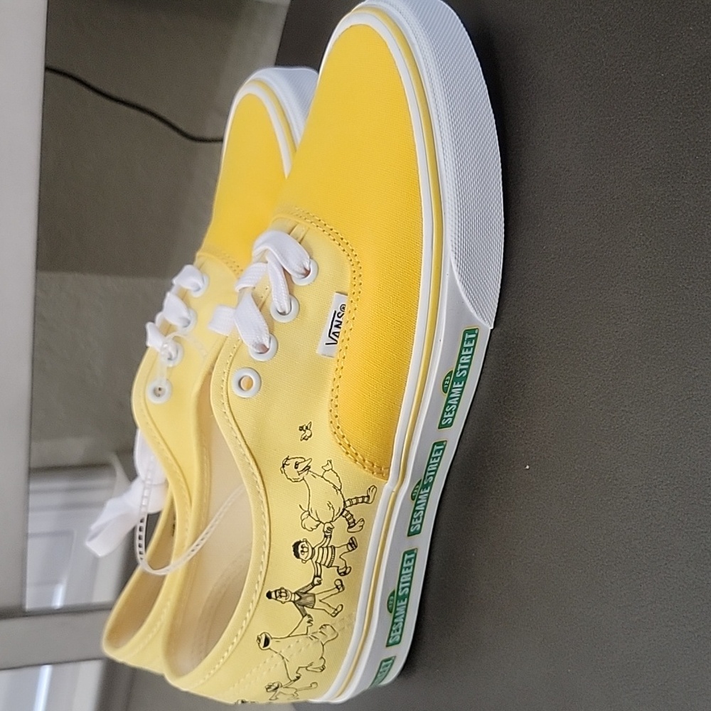 NEW Vans Sesame Street Yellow Authentic Size Women’s 7.5